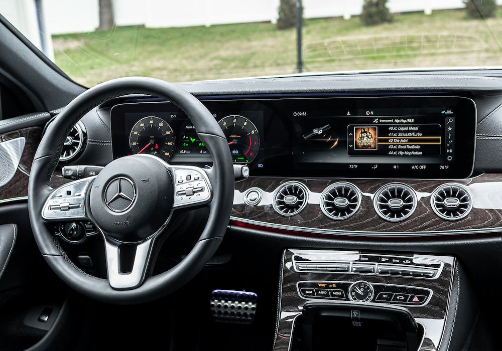 Οι Εργοστασιακές Οθόνες αυτοκινήτων μεταμορφώνουν την εμπειρία οδήγησης!